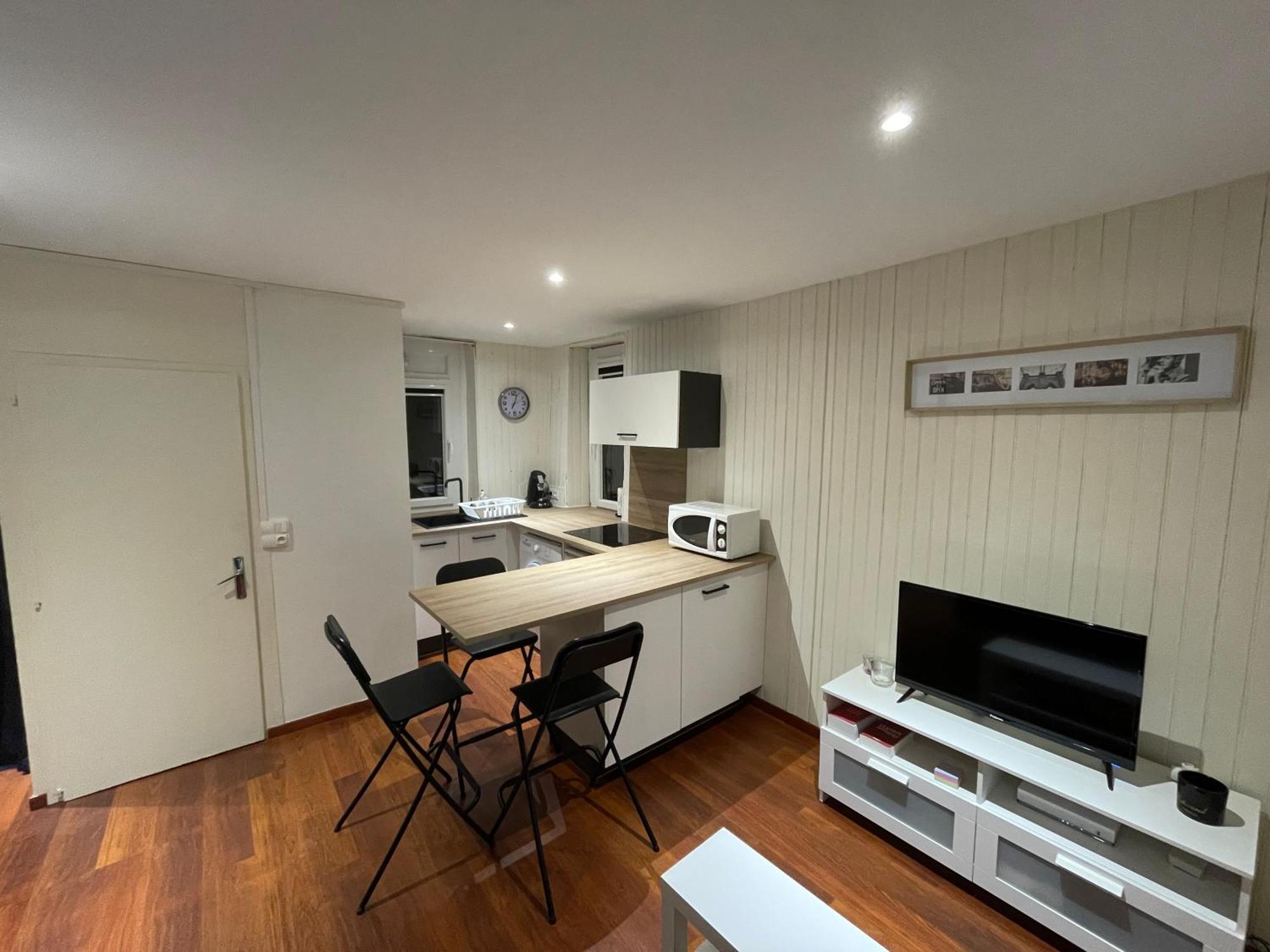 Charmant Studio En Plein Coeur De Chambery Bagian luar foto